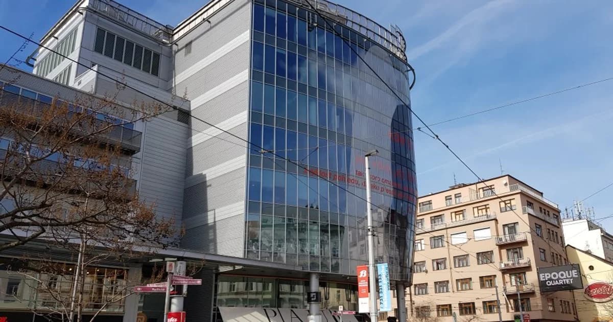 Disturbed Media Group Creates 3D Holographic Campaign for AXE at Prague Shopping Center — 2