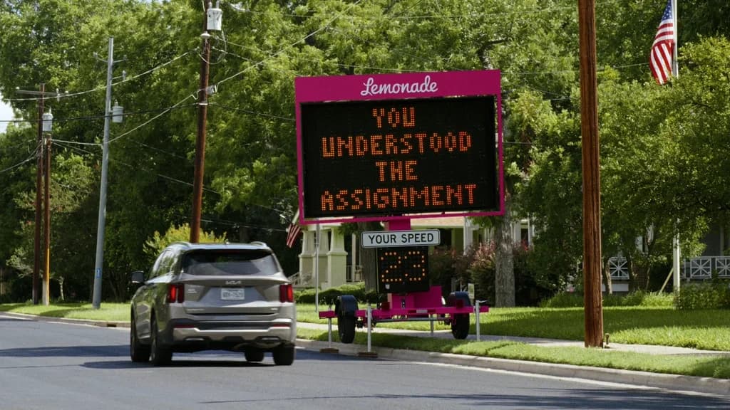 Cash Studios Builds Roadside Sign That Compliments Drivers for Lemonade — 2