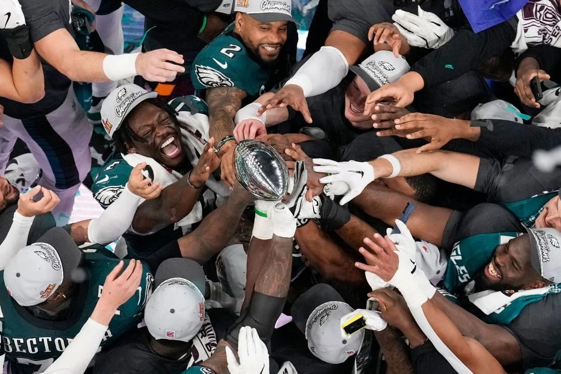Visit Philadelphia Collected Nearly 3,000 Fan Voicemails for Eagles Super Bowl Campaign — 2
