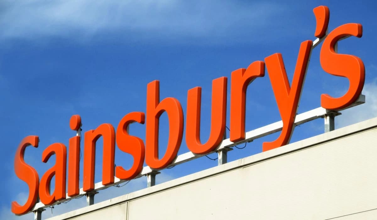 Alfred Lands Sainsbury's Tu Clothing With Mobile Fitting Room and Pregnancy Partnership — 3