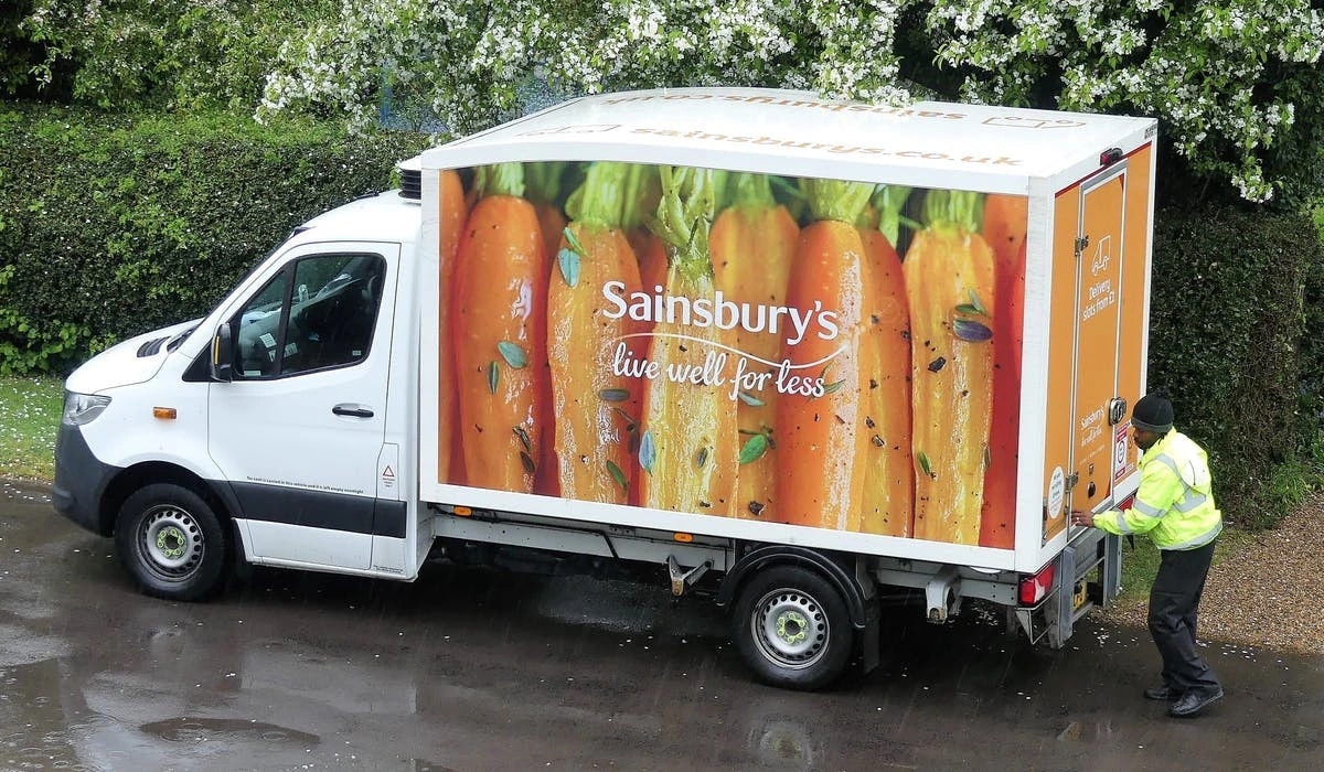 Alfred Lands Sainsbury's Tu Clothing With Mobile Fitting Room and Pregnancy Partnership — 4